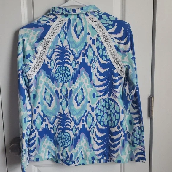 Lilly Pulitzer Pineapple Print Top in Women's EUC - Picture 3 of 6